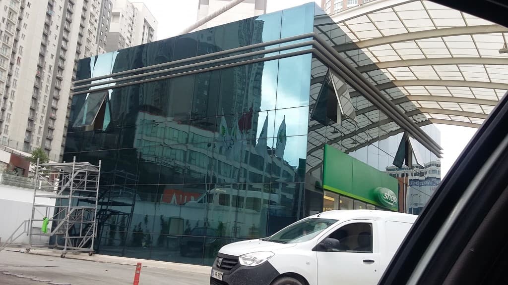 Boom lift ile cephe çalışması