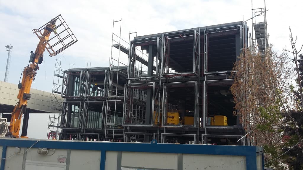 Metal taşıyıcı cephe iskeleti